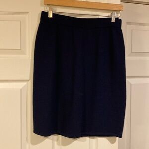 St John Navy skirt! Classic Santana knit!